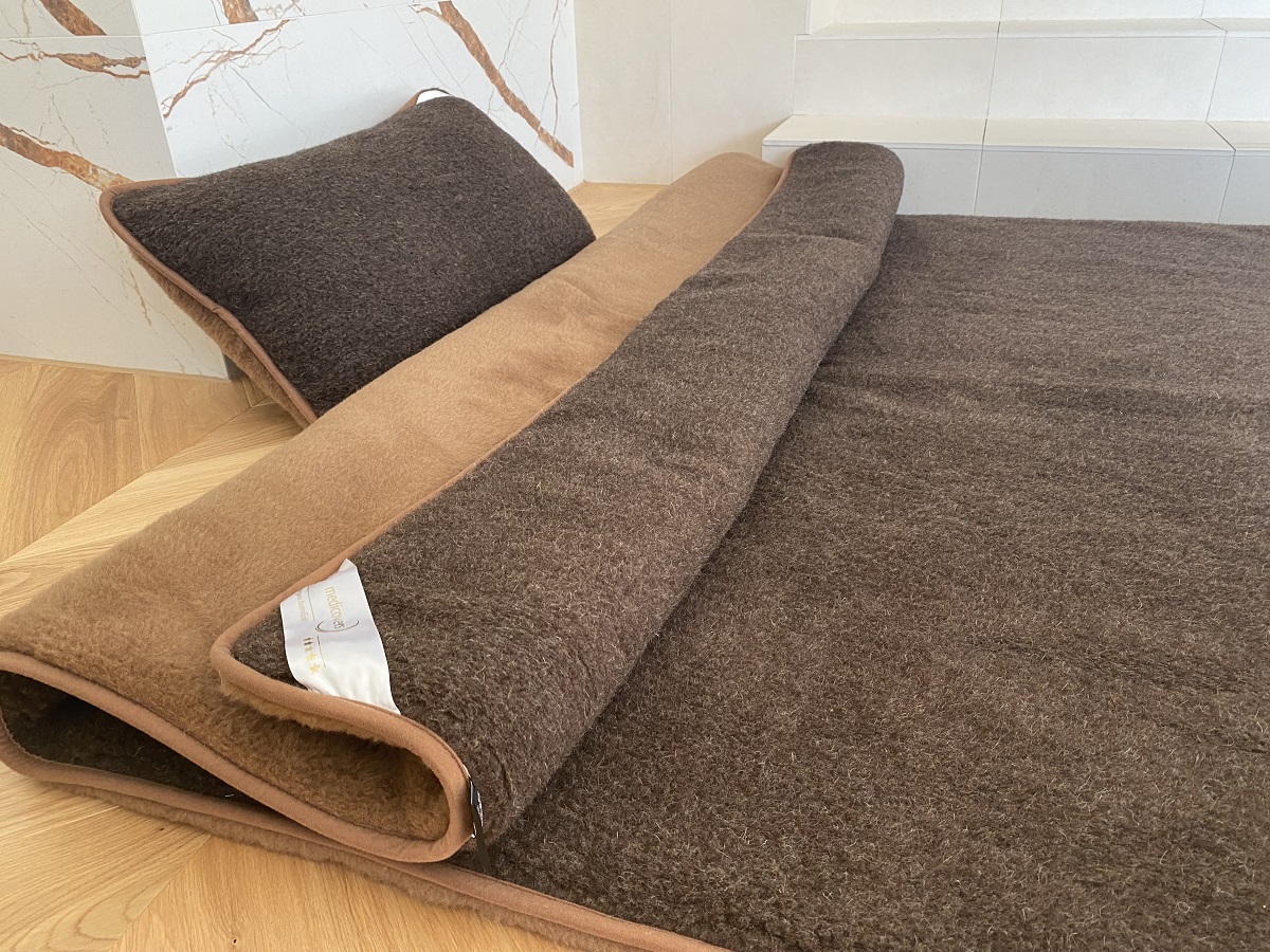 POŚCIEL Z WEŁNY MERYNOS SYBERIA DZIKI BRĄZ + CAMEL CIEMNY 140X200 + MATERAC