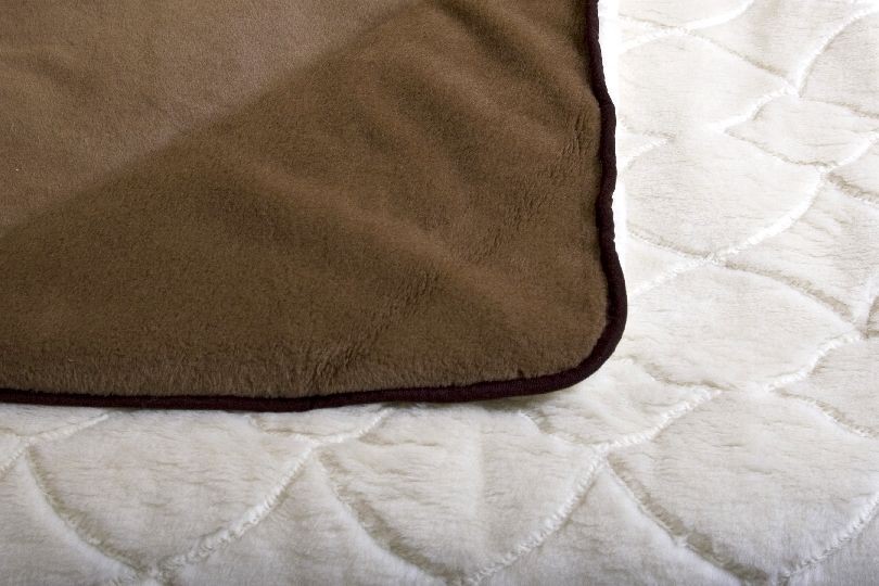 POŚCIEL WEŁNIANA CAMEL CIEMNY + KASZMIR SOFFIATO 220x200 + MATERAC