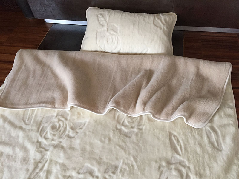 POŚCIEL Z WEŁNY CAMEL CAPPUCCINO + KASZMIR RÓŻA 140x200 + PODKŁAD
