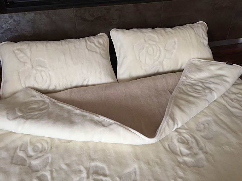 POŚCIEL WEŁNIANA CAMEL CAPPUCCINO + KASZMIR RÓŻA 220x200 + MATERAC