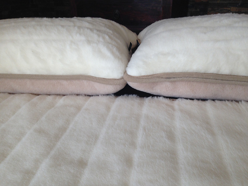 POŚCIEL WEŁNIANA CAMEL JASNY CAPPUCCINO + KASZMIR LUX PASY 240x200 + MATERAC
