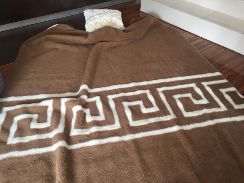 KOC WEŁNIANY CAMEL CIEMNY GREKA 160x200