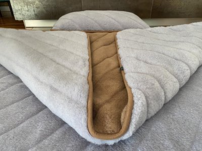 POŚCIEL Z WEŁNY ALPAKI SILVER PASY + CAMEL CIEMNY PASY 140X200 + MATERAC