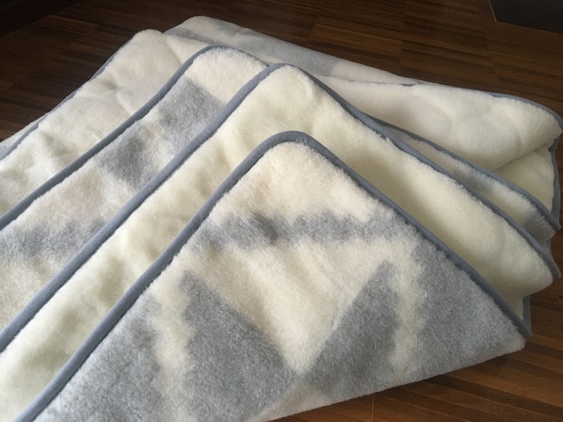 KOŁDRA Z WEŁNY ALPAKI TRIANGOLI + KASZMIR CARO 220X200