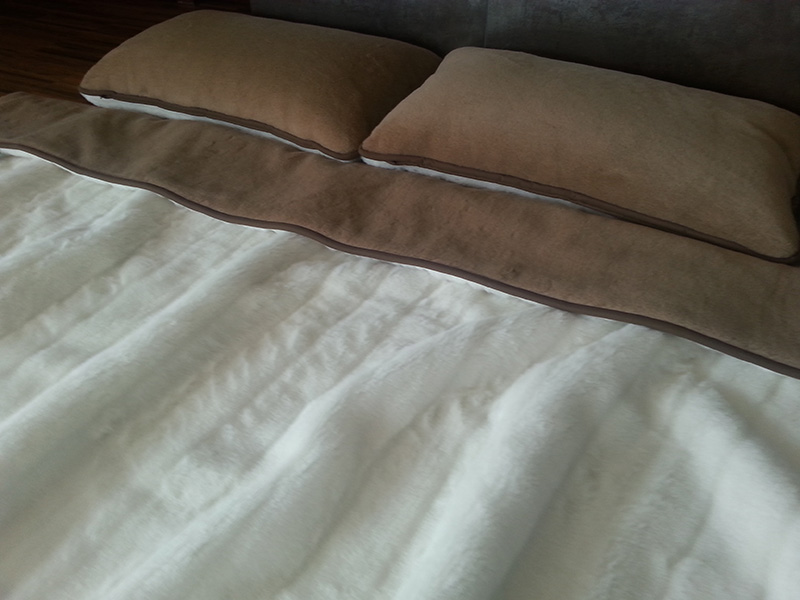 POŚCIEL WEŁNIANA CAMEL CIEMNY KRÓLEWSKI + KASZMIR LUX PASY 160x200 + MATERAC