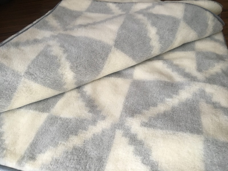 KOŁDRA Z WEŁNY ALPAKI TRIANGOLI + KASZMIR CARO 220X200