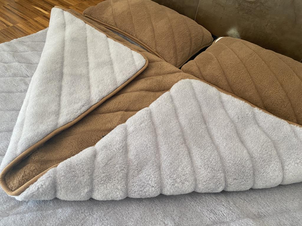 POŚCIEL WEŁNIANA ALPAKA SILVER PASY + CAMEL CIEMNY PASY 180x200 + PODKŁAD