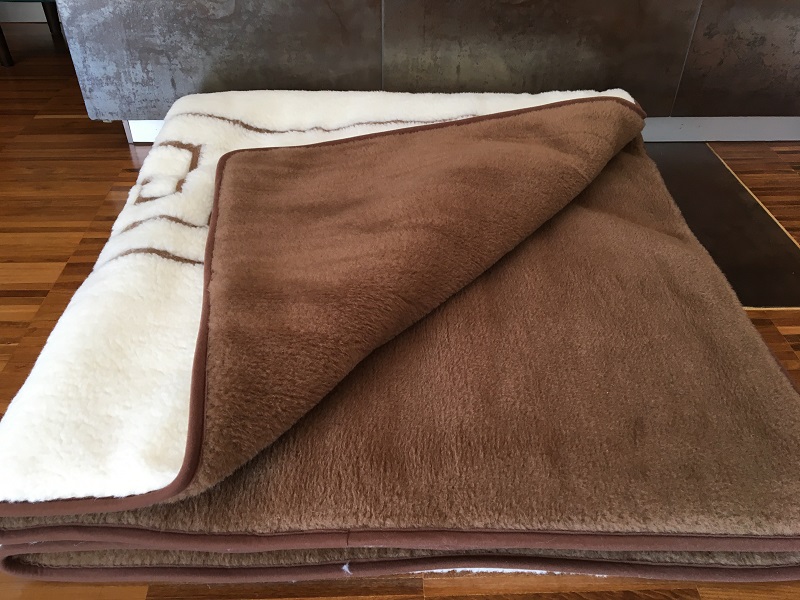 POŚCIEL WEŁNIANA CAMEL CIEMNY + MERYNOS TUMBLER GREKA 140x200 + PODKŁAD