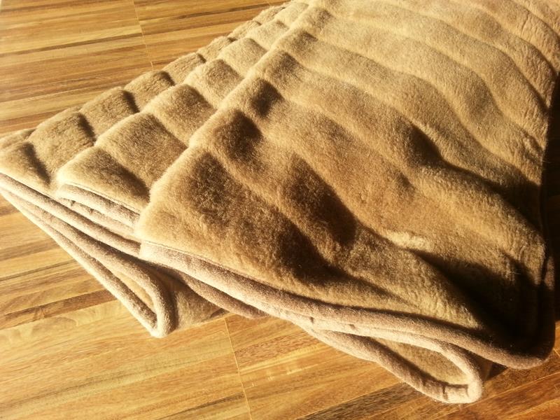 KOC WEŁNIANY CAMEL PASY 140x200