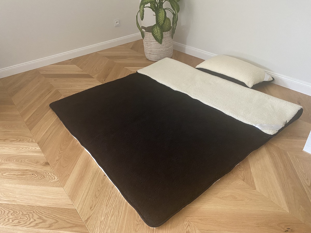 POŚCIEL Z WEŁNY MERYNOS TUMBLER CZARNY + TUMBLER 140x200 + PODKŁAD
