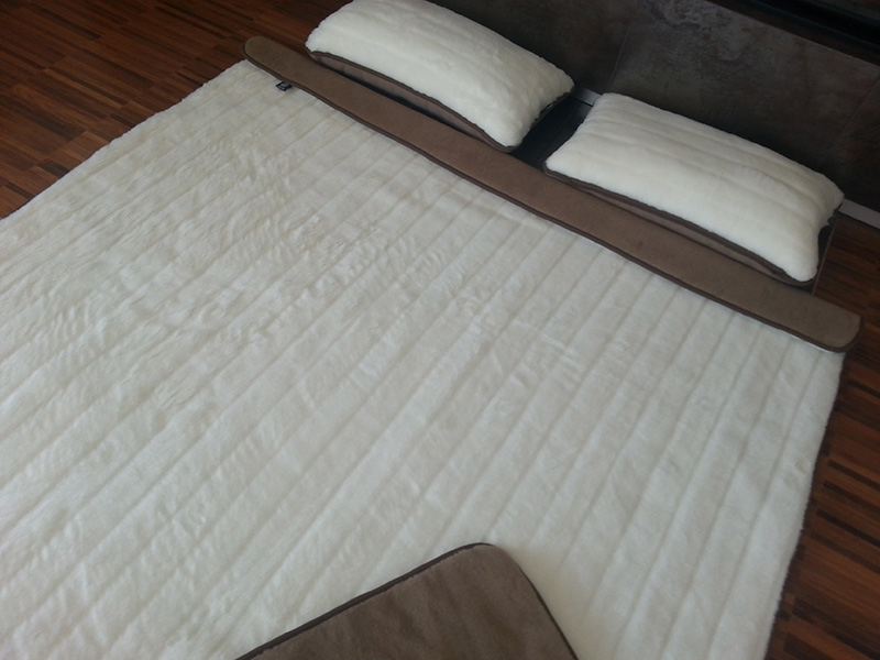 POŚCIEL WEŁNIANA CAMEL CIEMNY KRÓLEWSKI + KASZMIR LUX PASY 160x200 + MATERAC