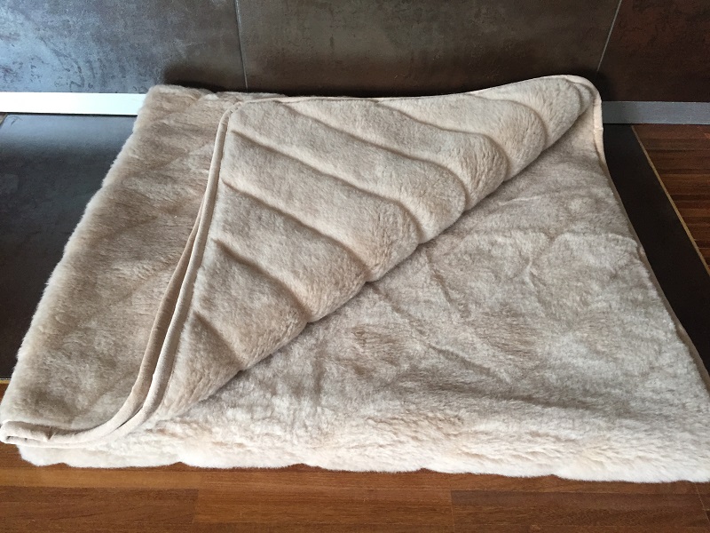 KOC WEŁNIANY CAMEL JASNY PASY 140x200