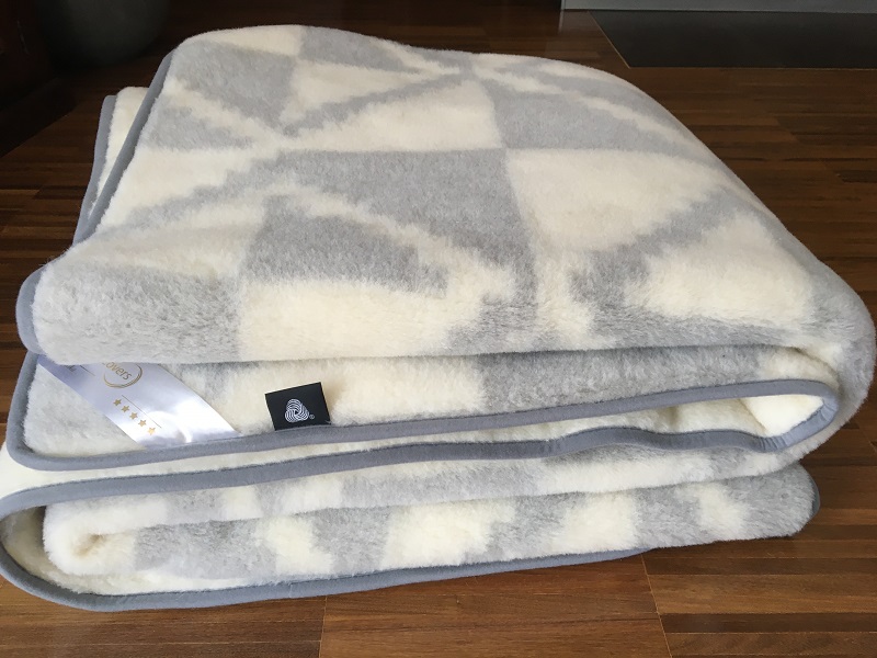 KOŁDRA Z WEŁNY ALPAKI TRIANGOLI + KASZMIR CARO 220X200