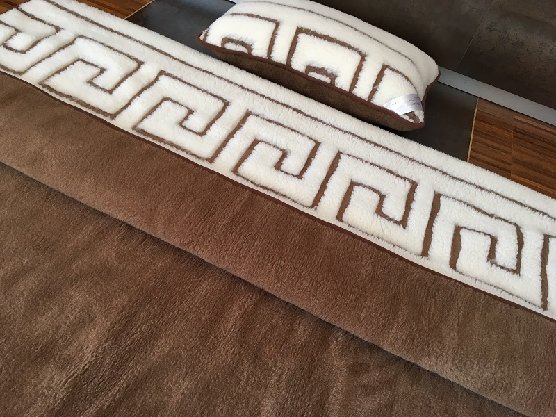 POŚCIEL WEŁNIANA CAMEL CIEMNY + MERYNOS TUMBLER GREKA 140x200 + PODKŁAD