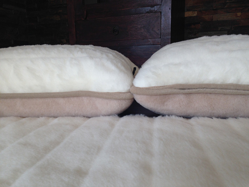 POŚCIEL WEŁNIANA CAMEL JASNY CAPPUCCINO + KASZMIR LUX PASY 240x200 + MATERAC