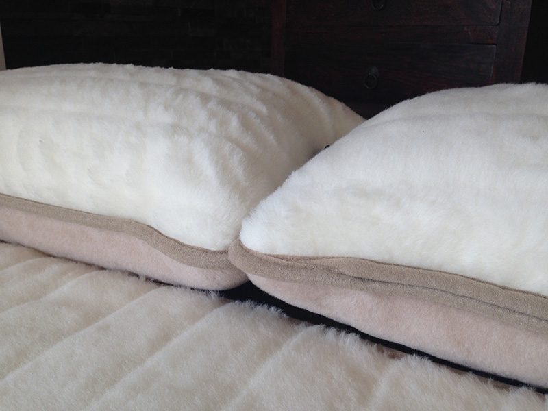 POŚCIEL WEŁNIANA CAMEL JASNY CAPPUCCINO + KASZMIR LUX PASY 240x200 + MATERAC