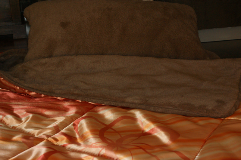 POŚCIEL Z WEŁNY WIELBŁĄDZIEJ CAMEL CIEMNY + SATYNA ORANGE 140x200