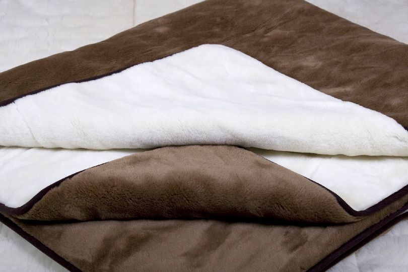 POŚCIEL WEŁNIANA CAMEL CIEMNY + KASZMIR GŁADKI 180x200 + PODKŁAD