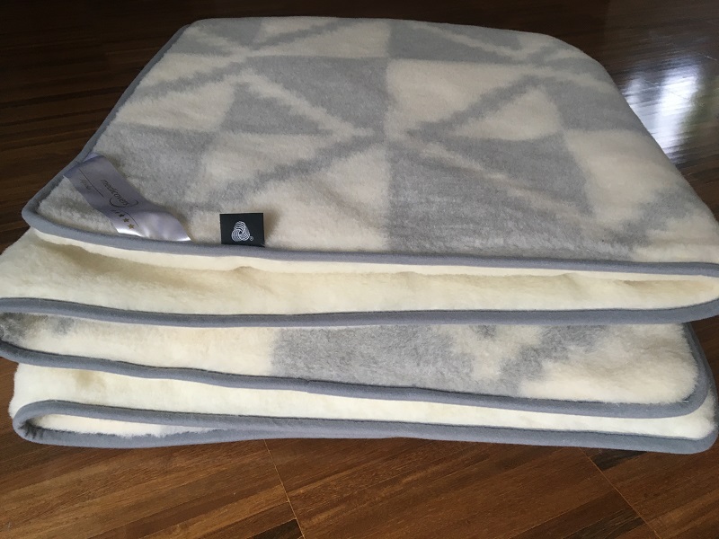 KOŁDRA Z WEŁNY ALPAKI TRIANGOLI + KASZMIR CARO 220X200