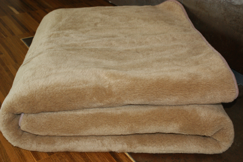 KOŁDRA WEŁNIANA CAMEL KASZTANOWY J+J 200x200