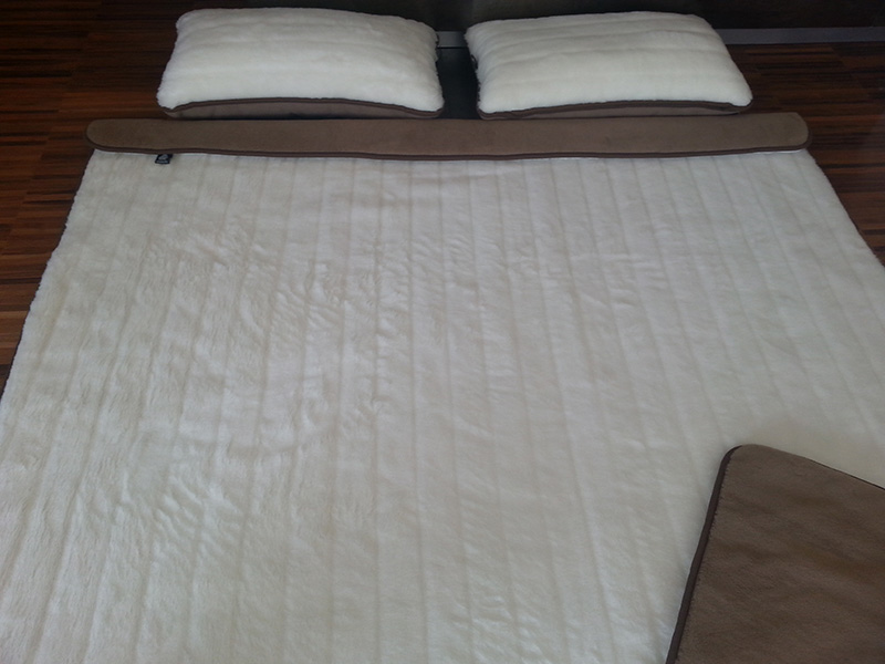 POŚCIEL WEŁNIANA CAMEL CIEMNY KRÓLEWSKI + KASZMIR LUX PASY 160x200 + MATERAC