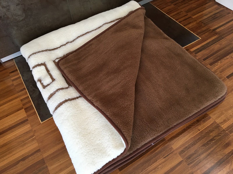 POŚCIEL WEŁNIANA CAMEL CIEMNY + MERYNOS TUMBLER GREKA 160x200
