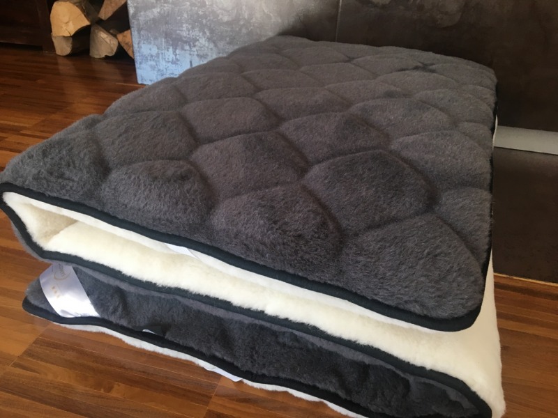 MATERAC WEŁNIANY Z WEŁNY ALPAKI CIEMNEJ CARO/KASZMIR GŁADKI 120x200