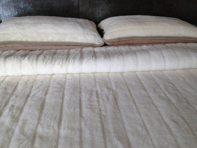 POŚCIEL WEŁNIANA CAMEL JASNY CAPPUCCINO + KASZMIR LUX PASY 240x200 + MATERAC