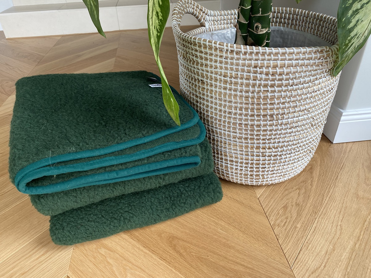 KOC WEŁNIANY MERYNOS TUMBLER MOCNA ZIELEŃ 140X200