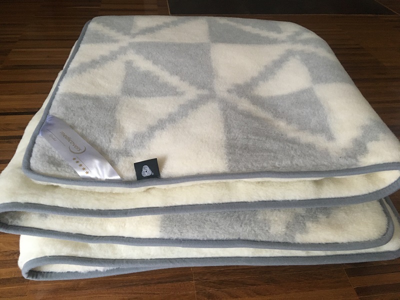 KOŁDRA Z WEŁNY ALPAKI TRIANGOLI + KASZMIR CARO 220X200