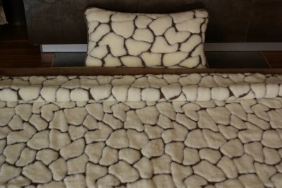 POŚCIEL Z WEŁNY CAMEL CIEMNY + KASZMIR GIRAFFE 140X200 + PODKŁAD