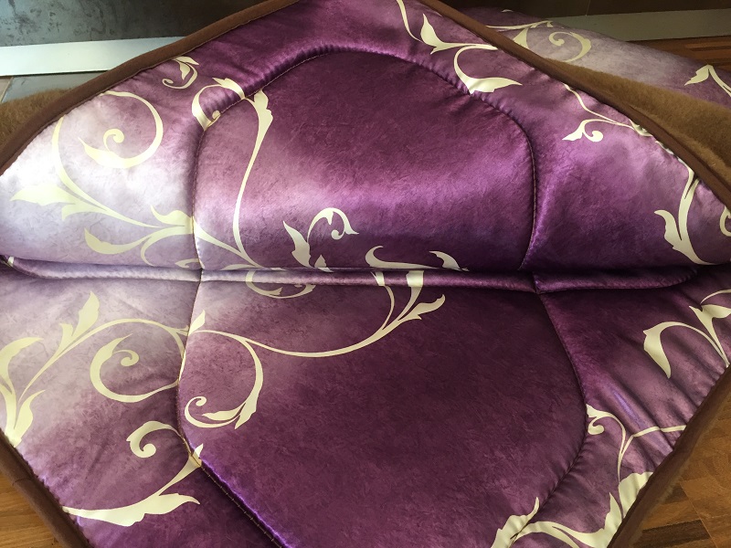 KOŁDRA WEŁNIANA CAMEL CIEMNY SATYNA VIOLET 140x200