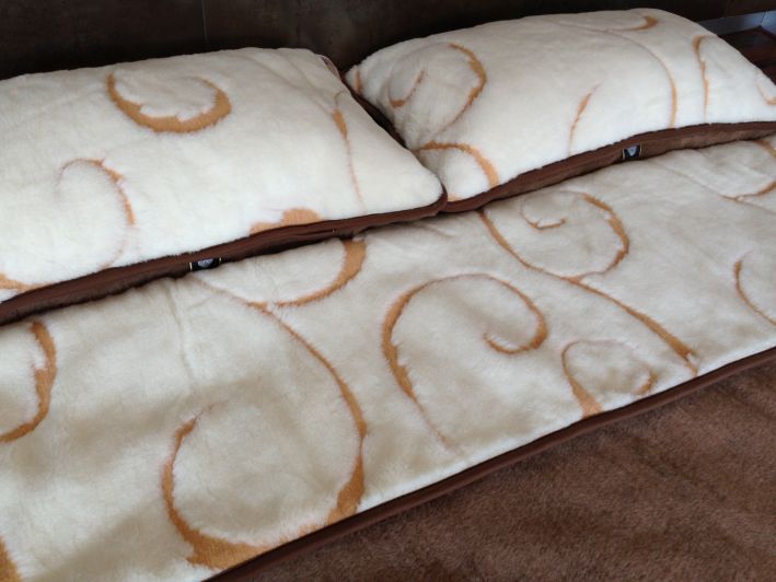 POŚCIEL WEŁNIANA CAMEL CIEMNY + KASZMIR GOLD 180x200 + PODKŁAD