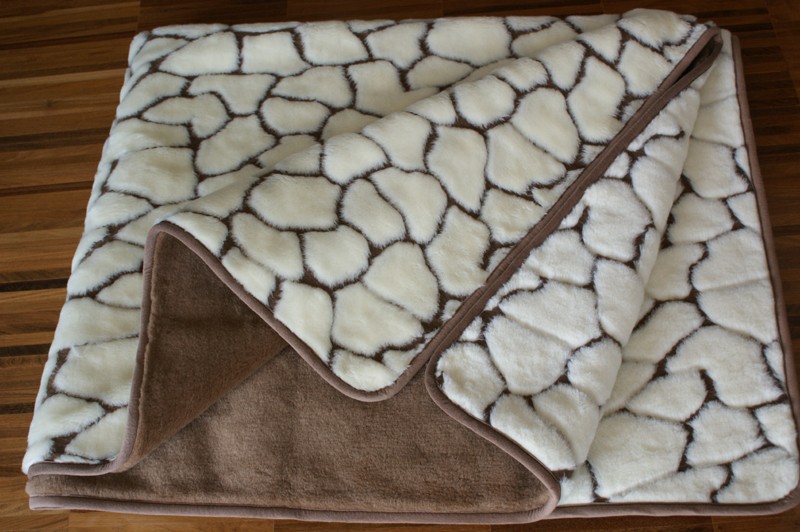 POŚCIEL WEŁNIANA CAMEL CIEMNY + KASZMIR GIRAFFE 240x200 + MATERAC