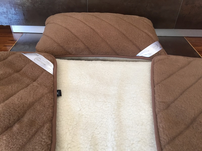 POŚCIEL Z WEŁNY CAMEL CIEMNY PASY + MERYNOS TUMBLER 140x200 + MATERAC