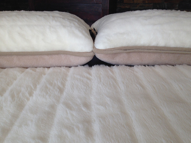 POŚCIEL WEŁNIANA CAMEL JASNY CAPPUCCINO + KASZMIR LUX PASY 240x200 + MATERAC