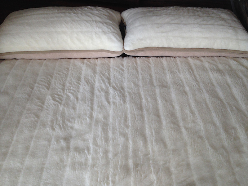 POŚCIEL WEŁNIANA CAMEL JASNY CAPPUCCINO + KASZMIR LUX PASY 240x200 + MATERAC