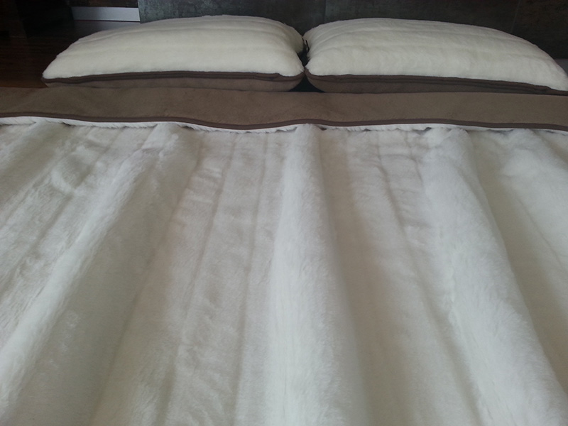 POŚCIEL WEŁNIANA CAMEL CIEMNY KRÓLEWSKI + KASZMIR LUX PASY 160x200 + MATERAC