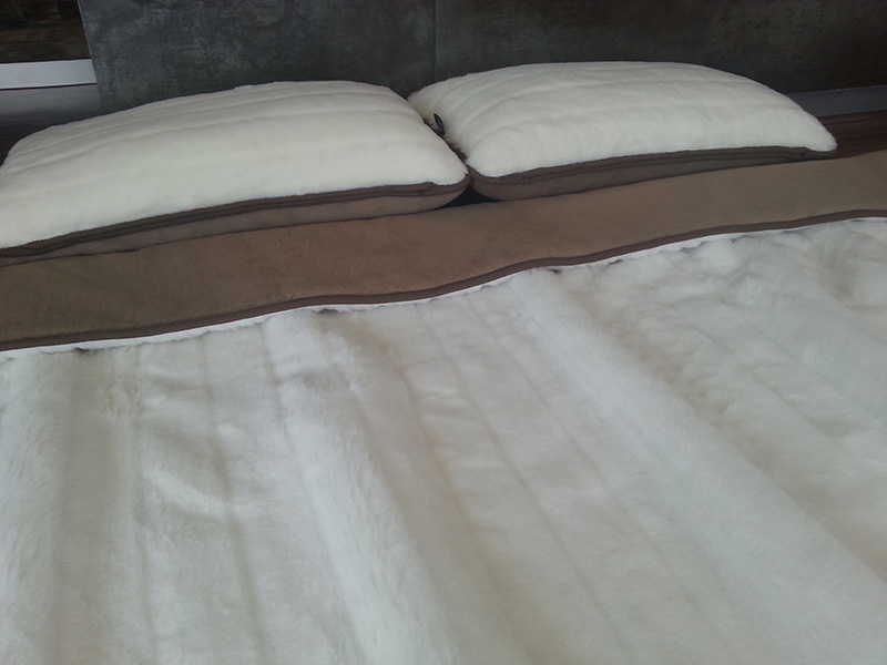POŚCIEL WEŁNIANA CAMEL CIEMNY KRÓLEWSKI + KASZMIR LUX PASY 160x200 + MATERAC