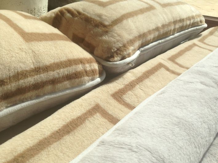 POŚCIEL WEŁNIANA ALPAKA SILVER + CAMEL CAPPUCINO GREKA 160X200 + PODKŁAD