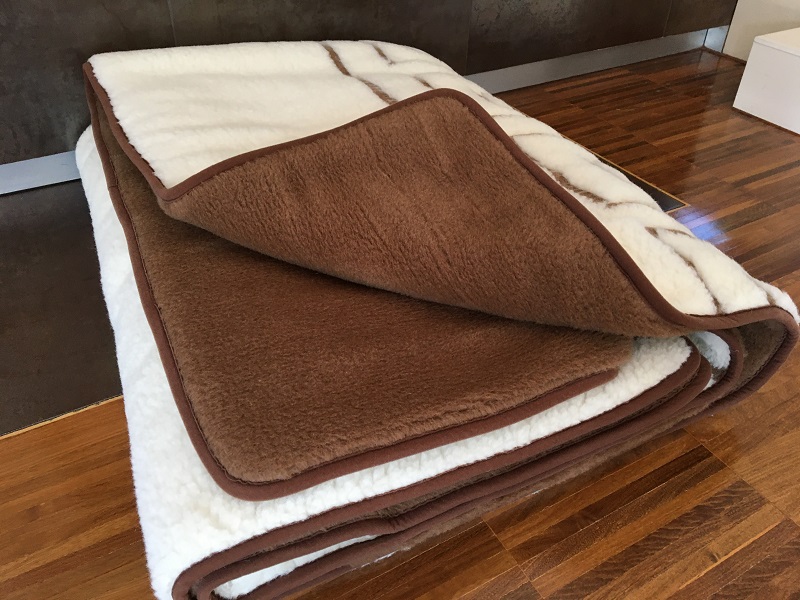 POŚCIEL WEŁNIANA CAMEL CIEMNY + MERYNOS TUMBLER GREKA 140x200 + PODKŁAD