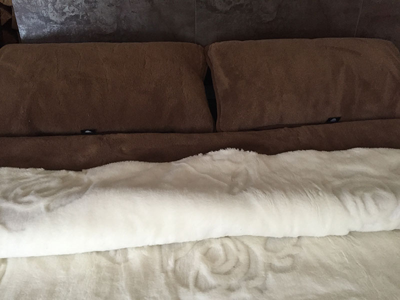 POŚCIEL WEŁNIANA CAMEL CIEMNY + KASZMIR RÓŻA 180x200 + MATERAC