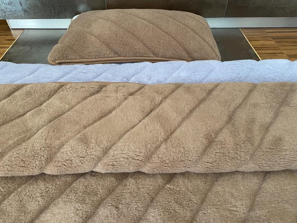POŚCIEL Z WEŁNY ALPAKI ALPINA PASY + CAMEL CIEMNY PASY 140X200 + PODKŁAD