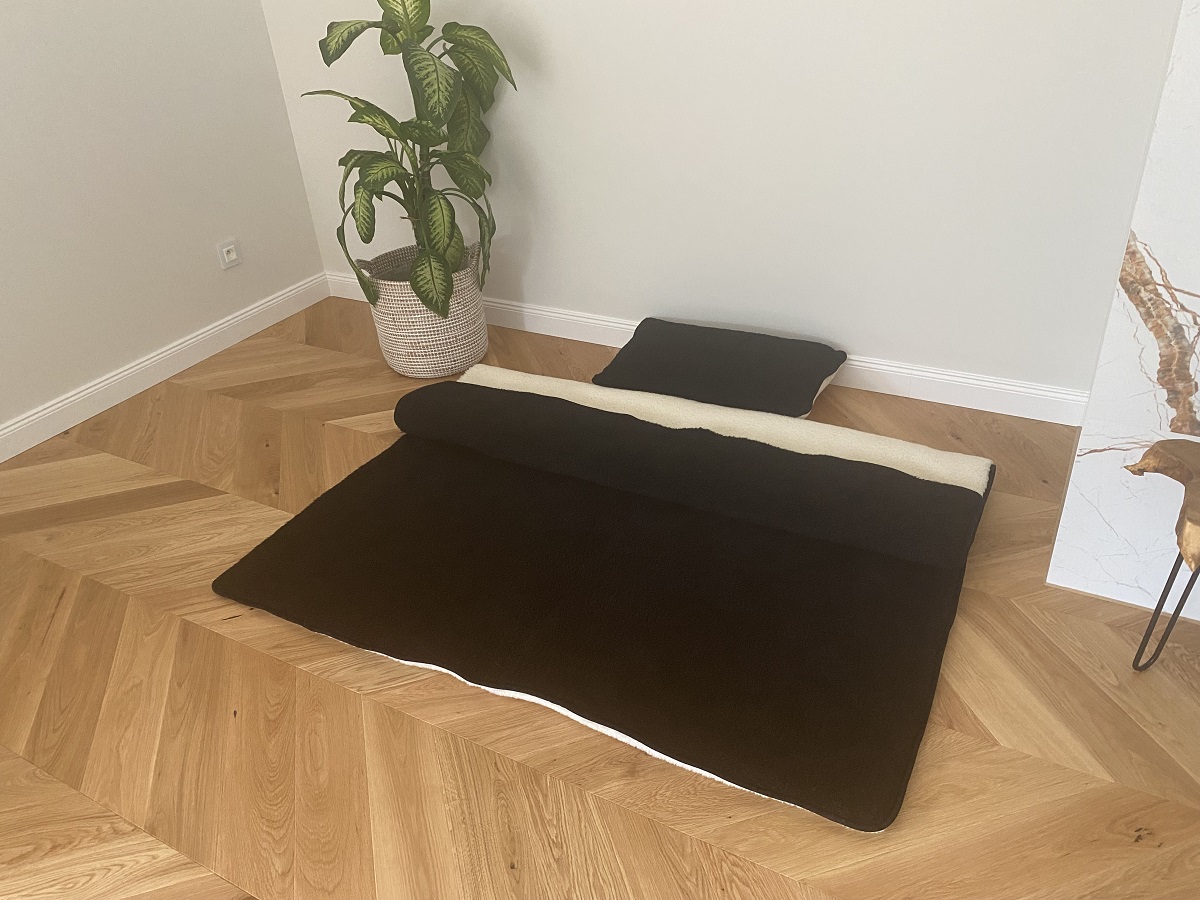 POŚCIEL Z WEŁNY MERYNOS TUMBLER CZARNY + TUMBLER 140x200 + PODKŁAD