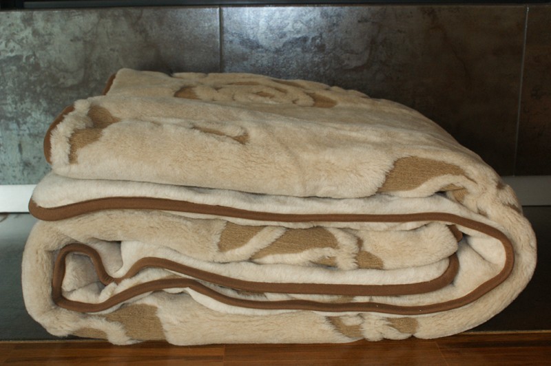 POŚCIEL WEŁNIANA CAMEL RÓŻA Z WEŁNY CAMEL 240X200 + PODKŁAD
