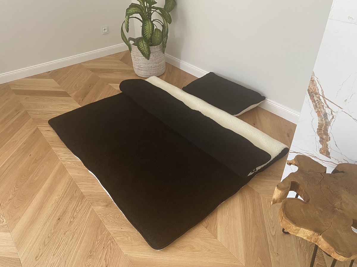 POŚCIEL Z WEŁNY MERYNOS TUMBLER CZARNY + TUMBLER 140x200 + PODKŁAD