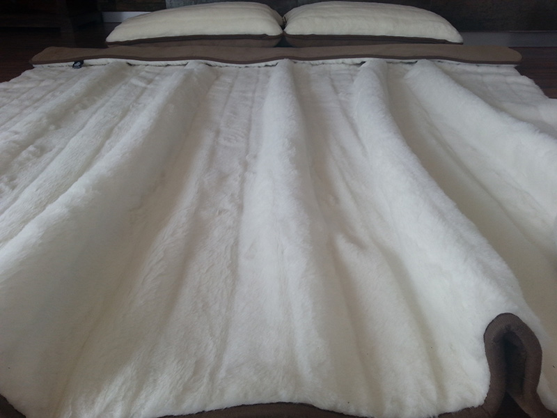 POŚCIEL WEŁNIANA CAMEL CIEMNY KRÓLEWSKI + KASZMIR LUX PASY 160x200 + MATERAC