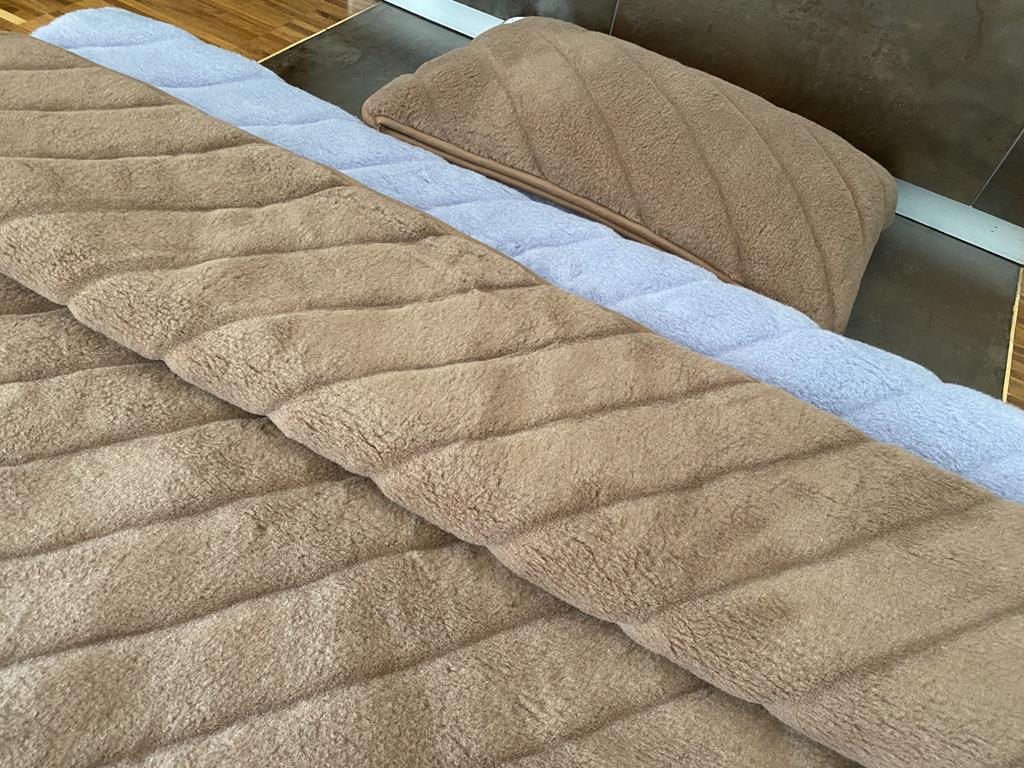 POŚCIEL Z WEŁNY ALPAKI ALPINA PASY + CAMEL CIEMNY PASY 140X200 + PODKŁAD
