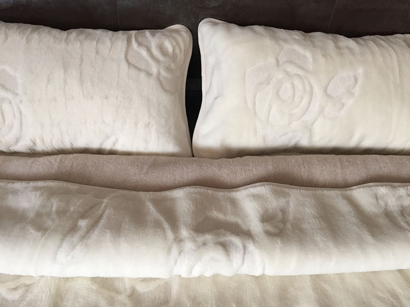 POŚCIEL WEŁNIANA CAMEL CAPPUCCINO + KASZMIR RÓŻA 220x200 + MATERAC