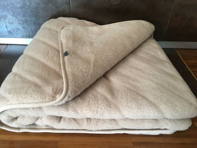 KOŁDRA WEŁNIANA CAMEL JASNY PASY 240x200